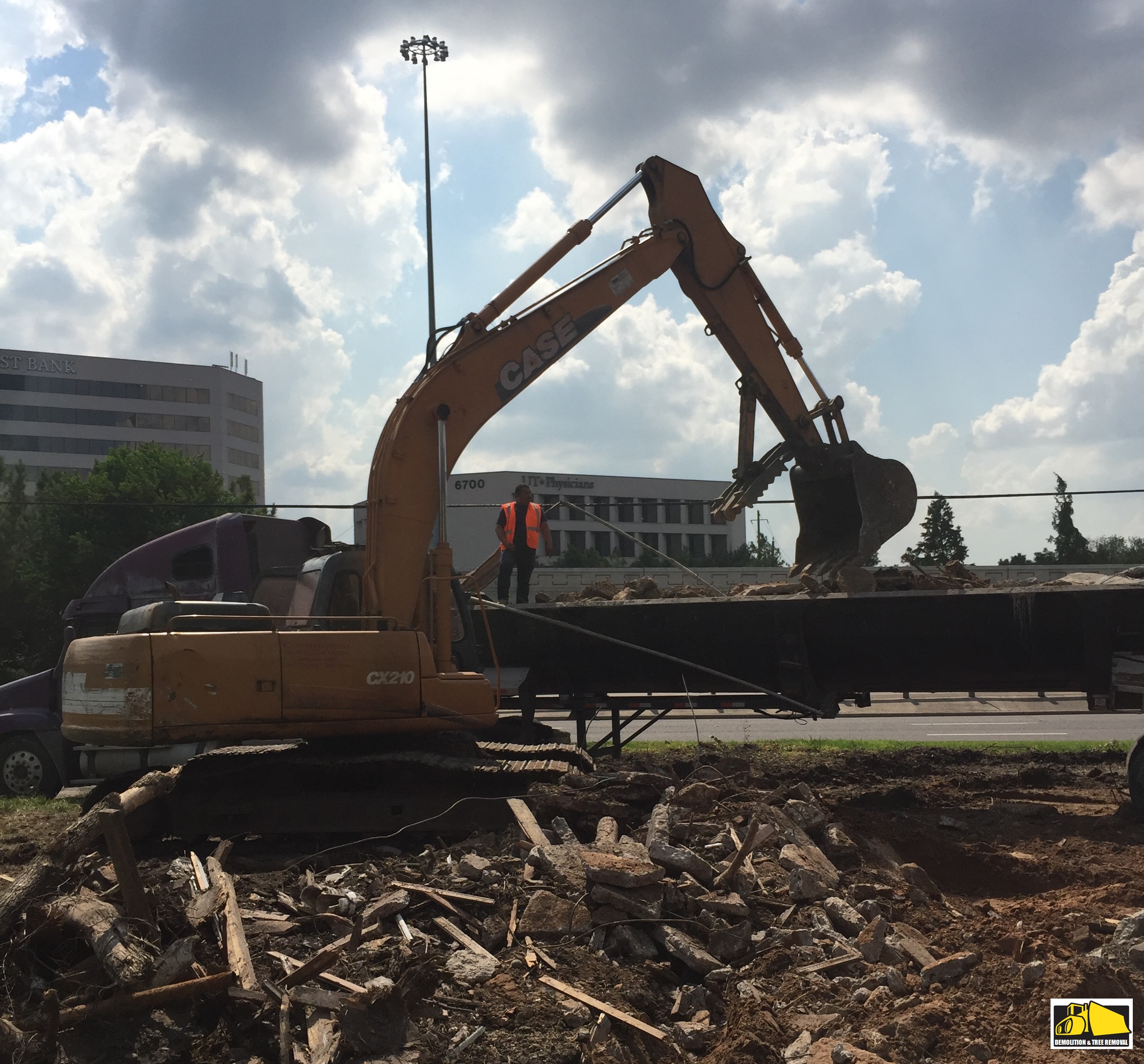 DEMOLITION COMPANY HOUSTON - LOT CLEARING SERVICES HOUSTON - Houston Tree & Demolition Services